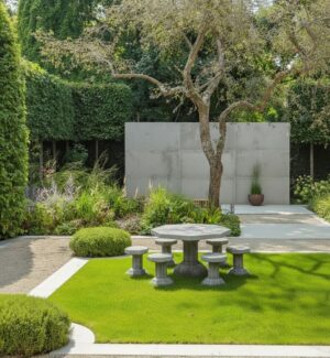 Garden Furniture 562 563